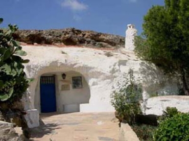 Cave House Rojalas